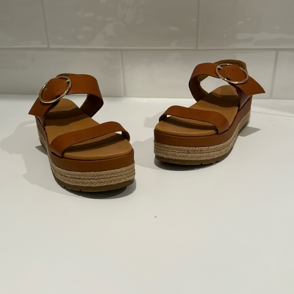 Ugg April Sandal, size 9